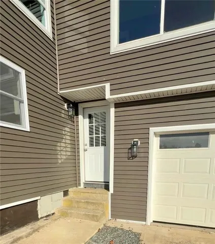 $2,800 | 28 Kitchener Street, Tiverton, RI 02878