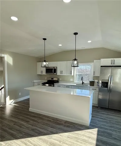 $2,800 | 28 Kitchener Street, Tiverton, RI 02878