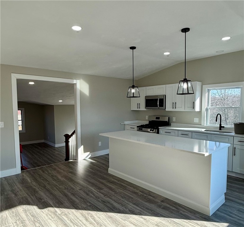 28 Kitchener Street Tiverton, RI 02878 - Photo 4 of 22