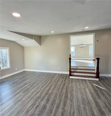 $2,800 | 28 Kitchener Street, Tiverton, RI 02878