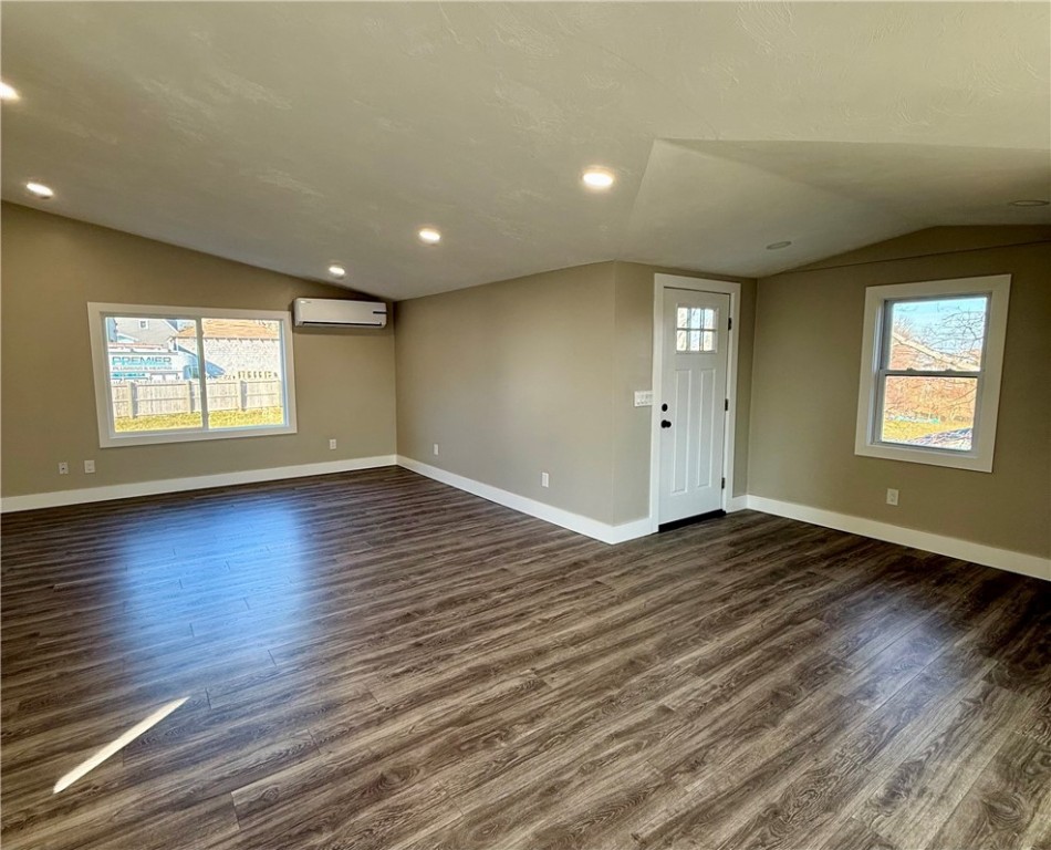 28 Kitchener Street Tiverton, RI 02878 - Photo 7 of 22