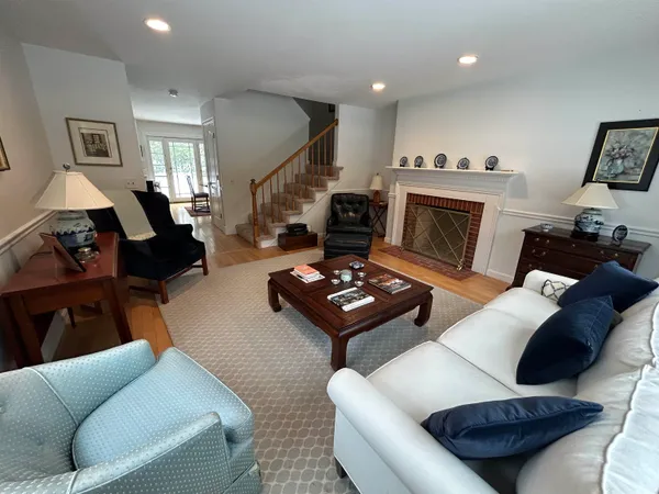 $675,000 | 15 Prentiss Way, Exeter, NH 03833