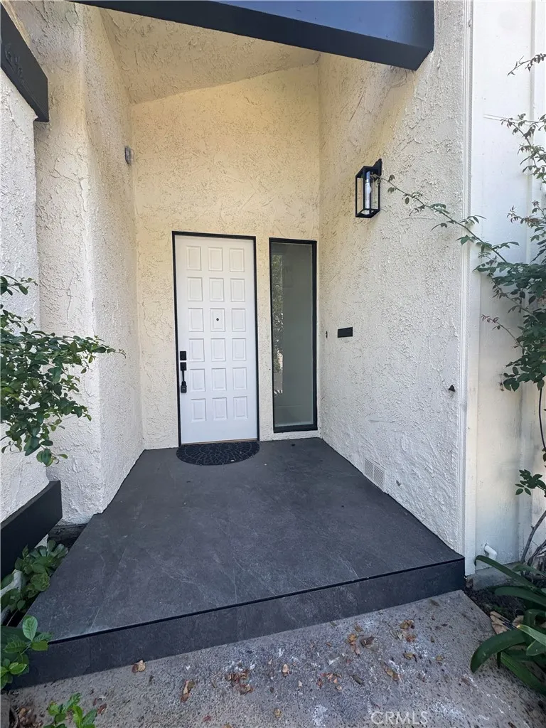 1406 Valley View Road Glendale, CA 91202 - Photo 4 of 24 Gallery Image 4