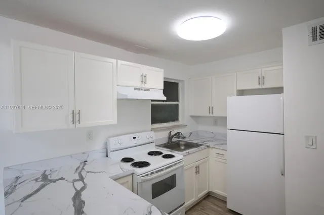 $2,100 | 3501 West 11th Avenue, Unit 207, Hialeah, FL 33012