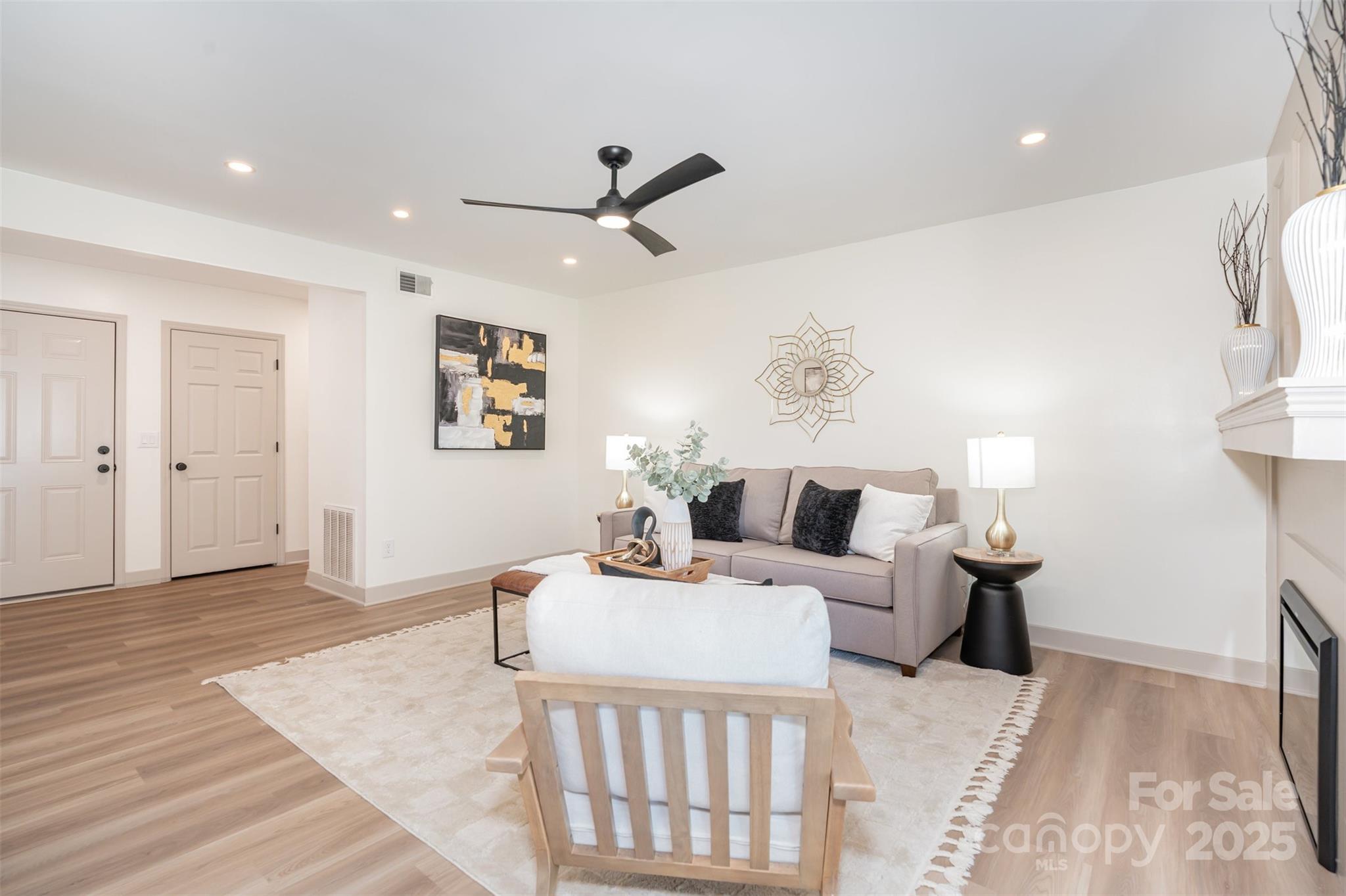 7802 Renaissance Court, Unit B Charlotte, NC 28226 - Photo 4 of 22 a living room with furniture