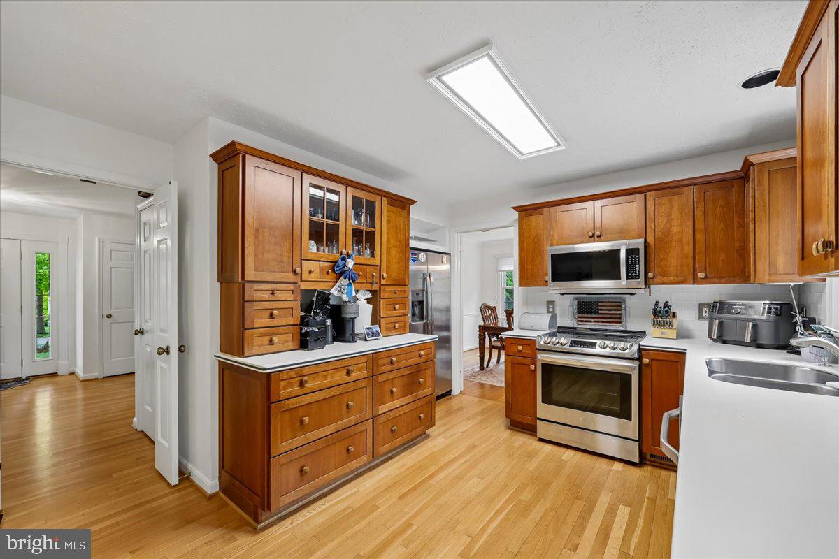 1515 Blue Meadow Road Potomac, MD 20854 - Photo 8 of 42