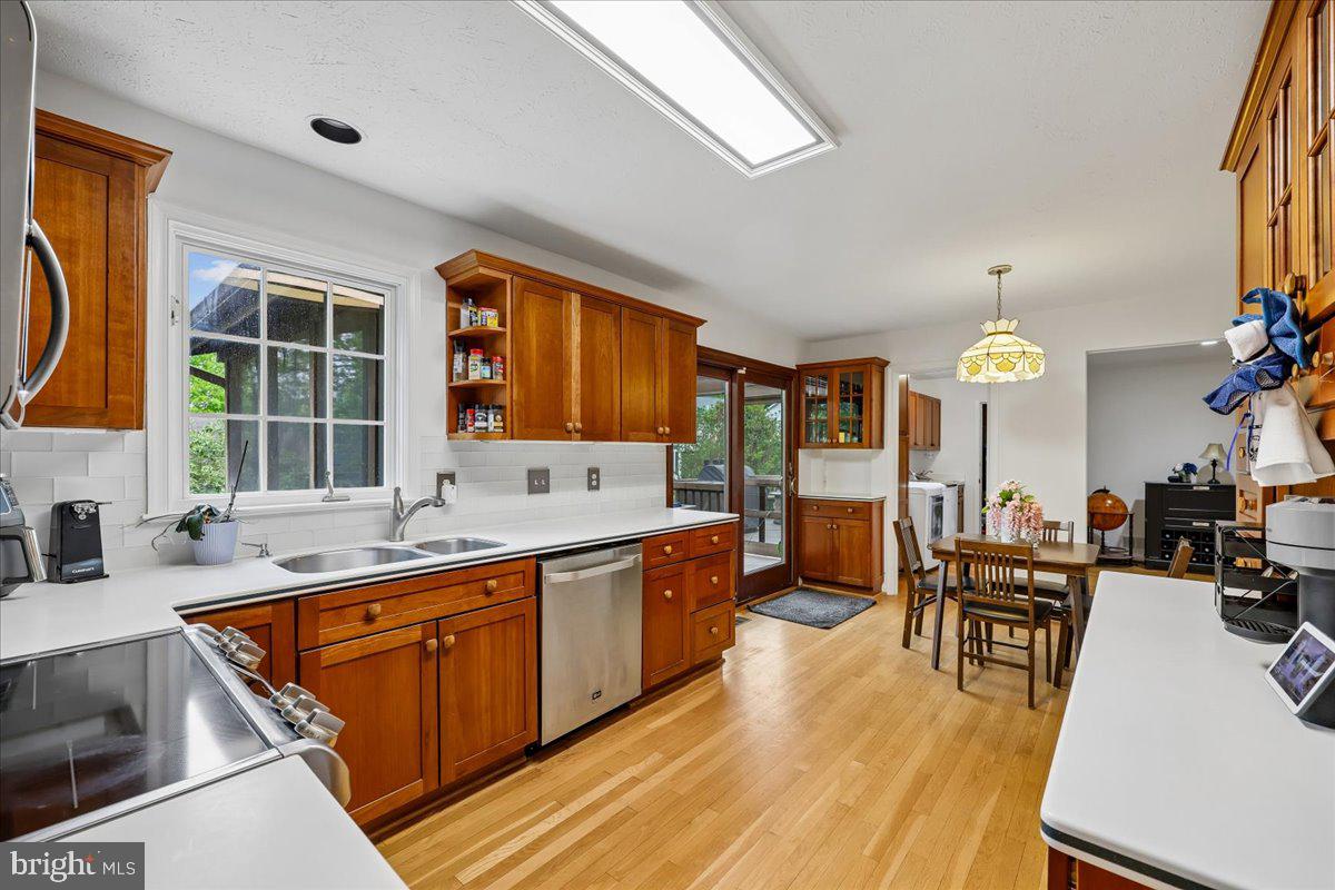 1515 Blue Meadow Road Potomac, MD 20854 - Photo 9 of 42