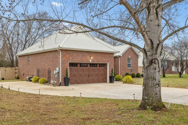 $309,900 | 196 Brookfield Circle, Winchester, TN 37398