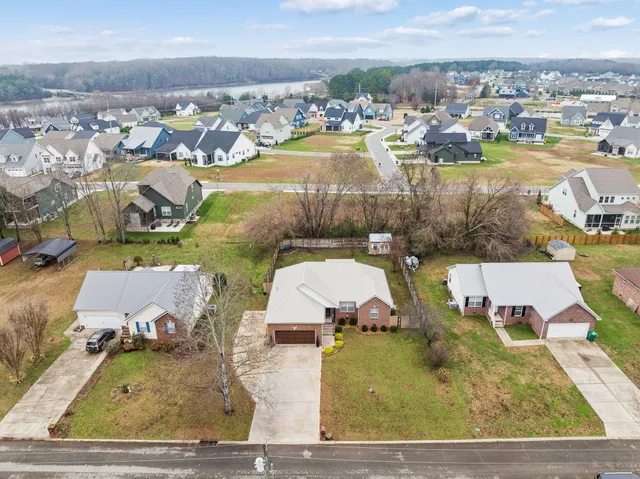 $309,900 | 196 Brookfield Circle, Winchester, TN 37398