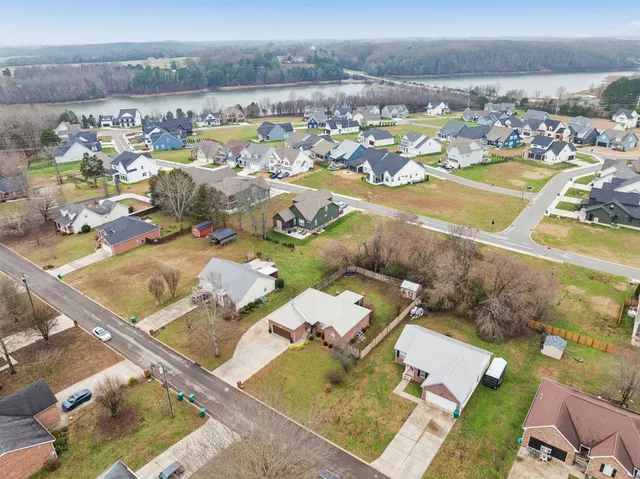 $309,900 | 196 Brookfield Circle, Winchester, TN 37398