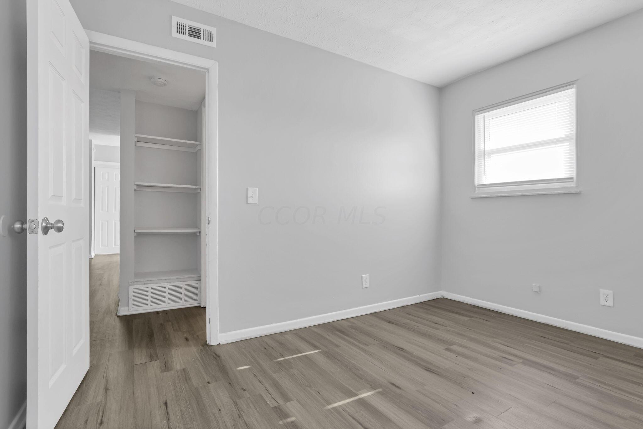 690 Kingsford Road Columbus, OH 43204 - Photo 17 of 80 21-web-or-mls-011A9443