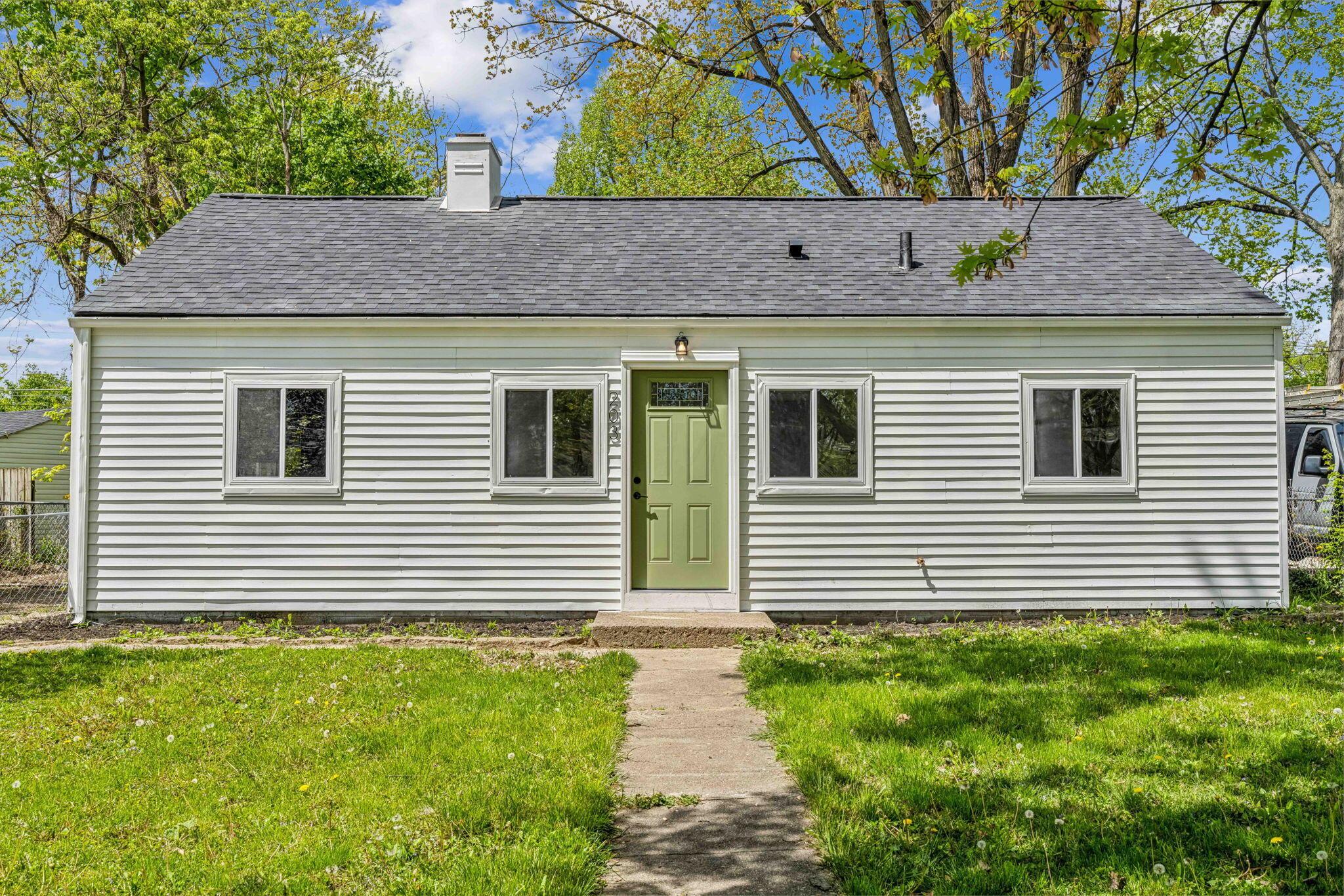 203 South Hampton Road Columbus, OH 43213 - Photo 2 of 13 2-web-or-mls-203-s-hampton-rd