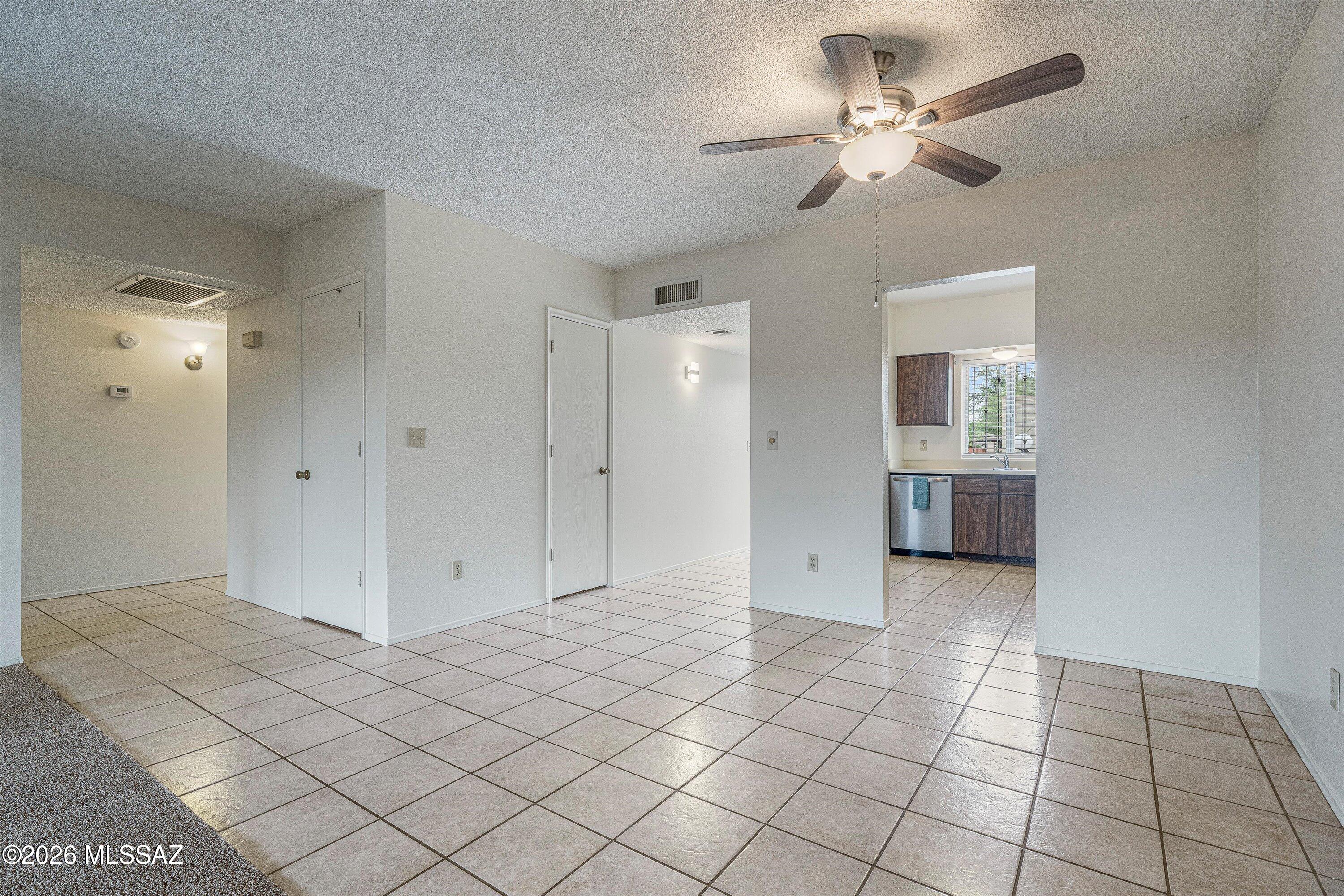896 South Pantano Road Tucson, AZ 85710 - Photo 6 of 29