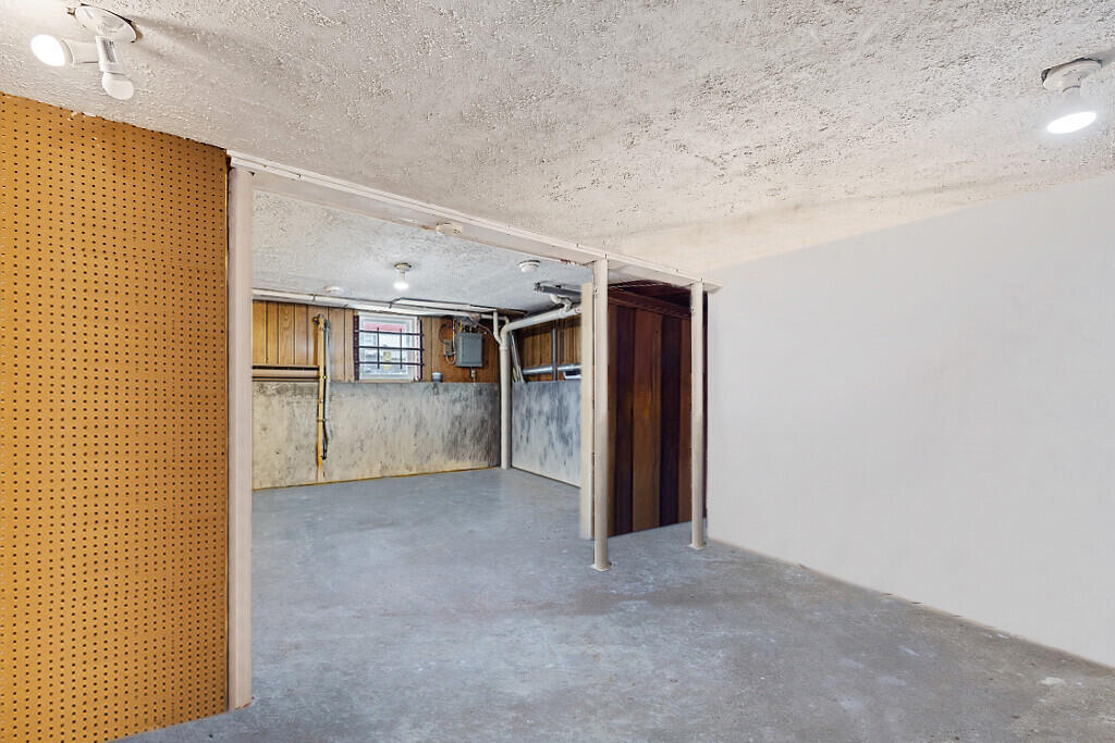 55 Lambert Street, Unit 20 Portland, ME 04103 - Photo 34 of 37 60_BP5A0702_DxO_mls