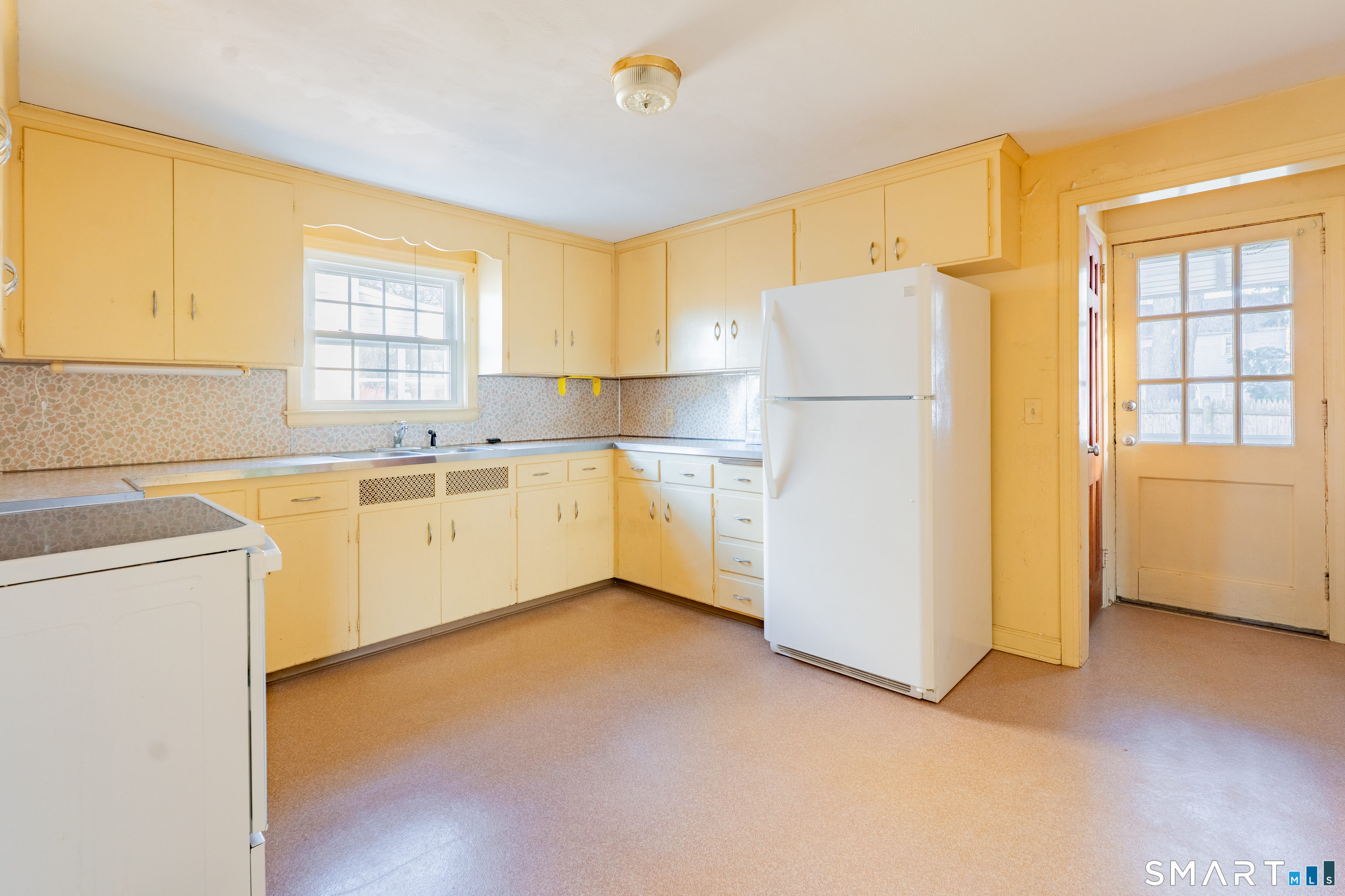 38 Wheeler Road Wethersfield, CT 06109 - Photo 8 of 28