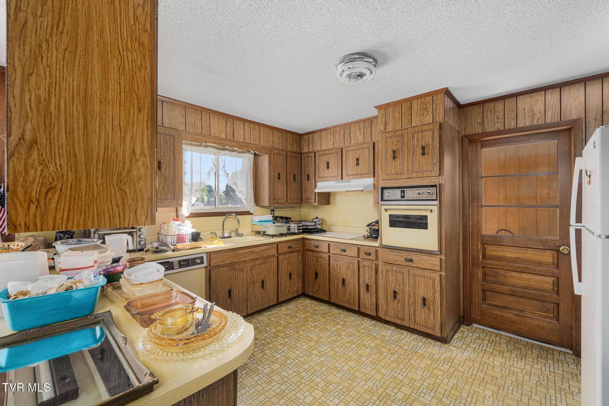 320 Mountain View Street Erwin, TN 37650 - Photo 9 of 44 Kitchen