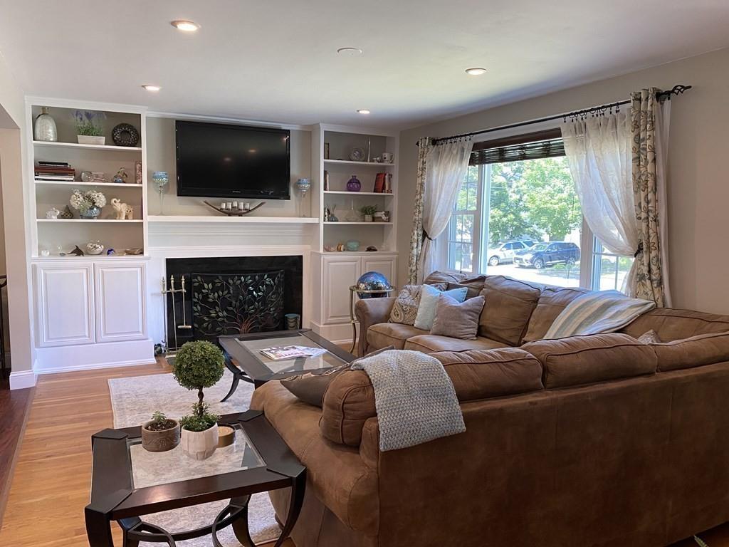 22 Millbrook Road Beverly, MA 01915 - Photo 3 of 27