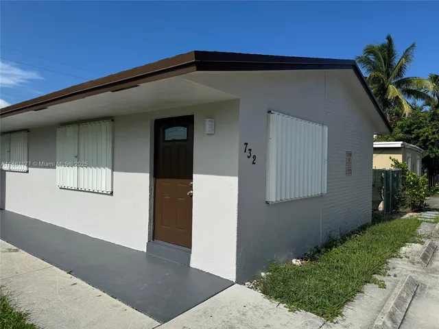 $1,800 | 732 Southwest 6th Street, Unit 732, Dania Beach, FL 33004