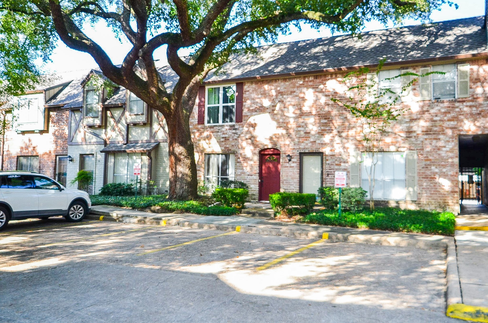 850 Threadneedle Street, Unit 75 Houston, TX 77079 - Photo 2 of 23 Convenient parking spaces right outside the front door