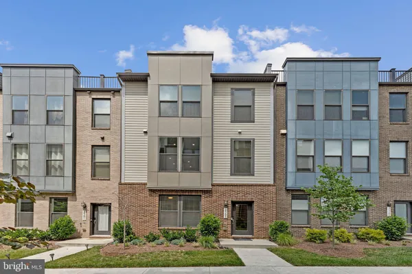 $789,990 | 2383 Liberty Loop, Herndon, VA 20171