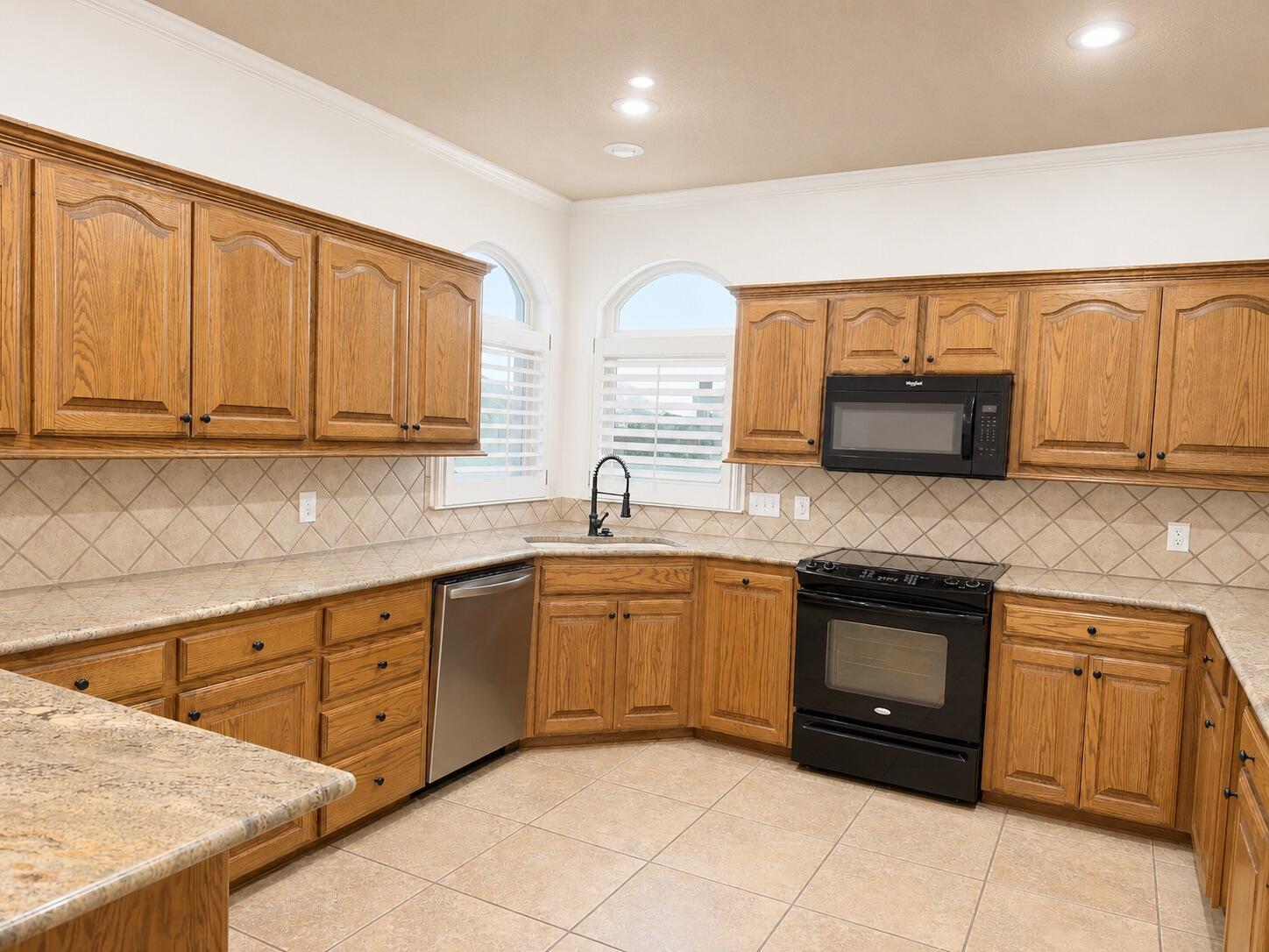 6207 75th Place Lubbock, TX 79424 - Photo 4 of 16 Kitchen2