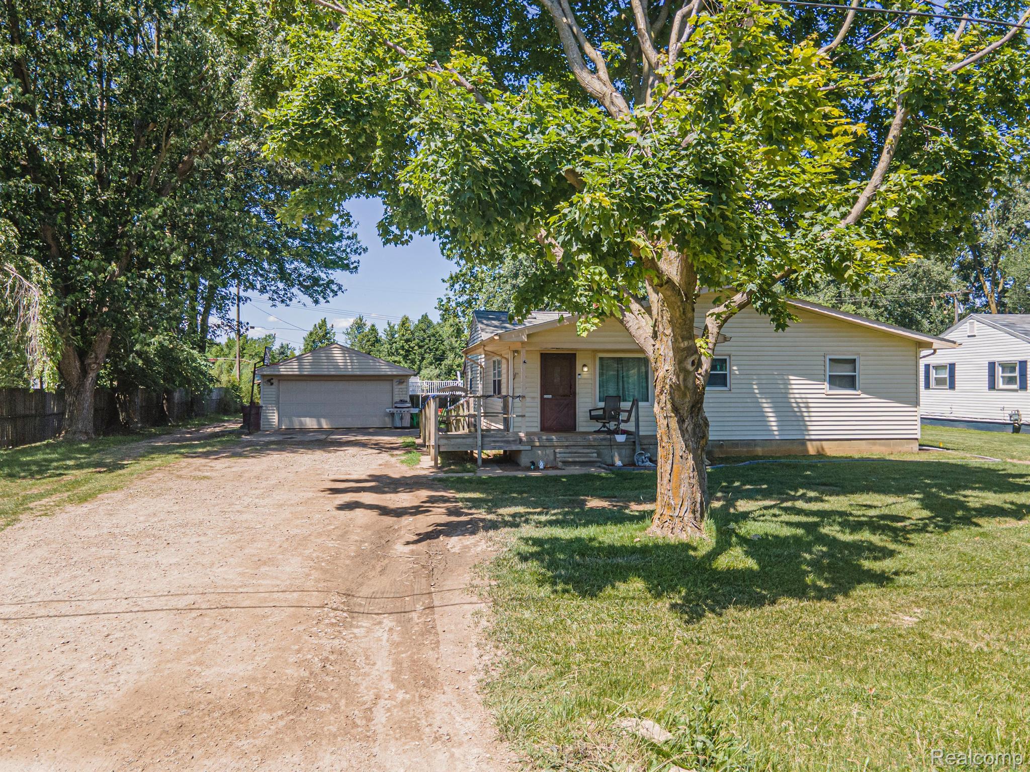 49720 Martz Road Belleville, MI 48111 - Photo 3 of 10 Gallery Image 3