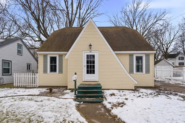 $207,000 | 12 East 2nd Street, Clintonville, WI 54929