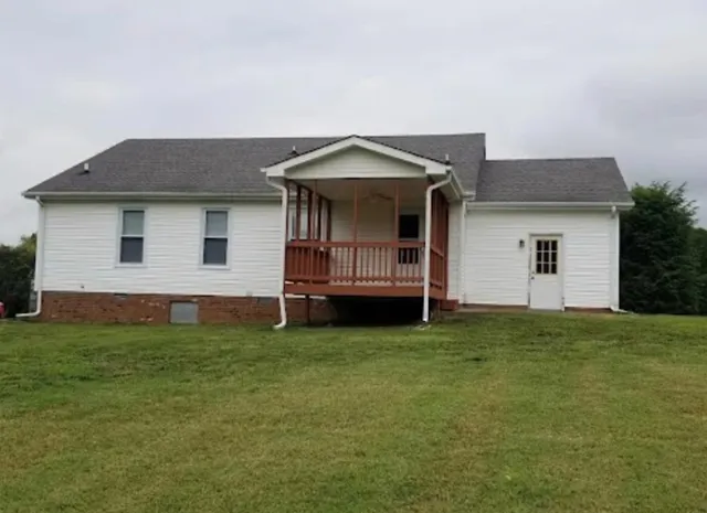a view of a house with a backyard