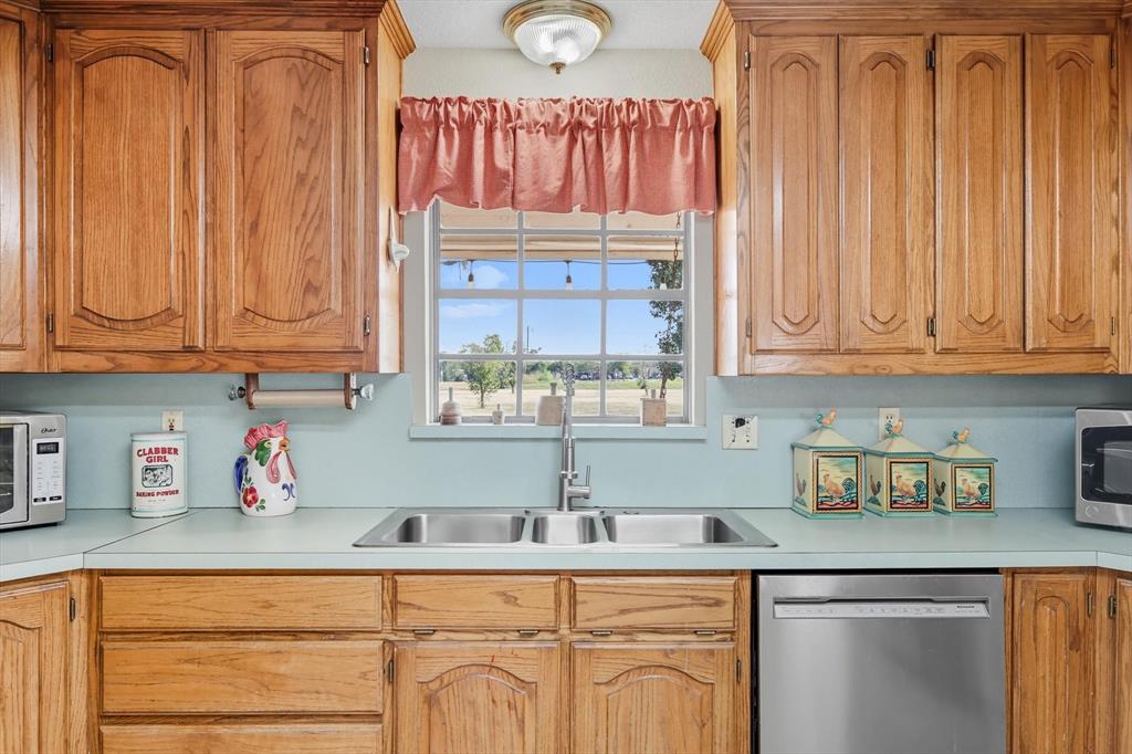 10594 Sam Reynolds Road Justin, TX 76247 - Photo 11 of 40