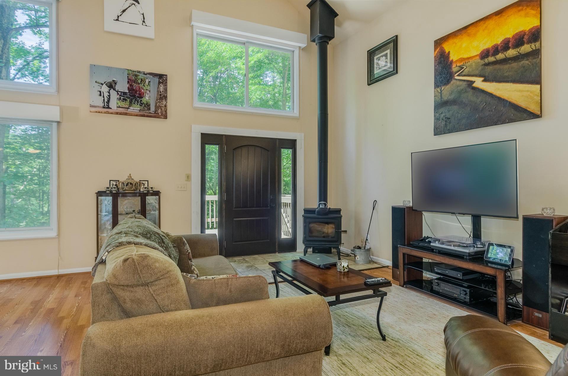 13917 Thornton Mill Road Sparks, MD 21152 - Photo 3 of 30 Living Room