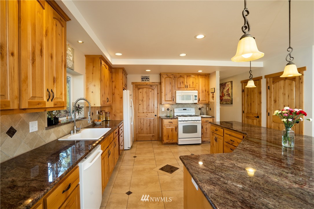 13954 Avon Allen Road Mount Vernon, WA 98273 - Photo 3 of 24 Gallery Image 3