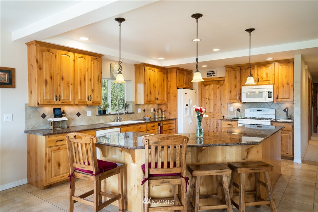 13954 Avon Allen Road Mount Vernon, WA 98273 - Photo 4 of 24 Gallery Image 4