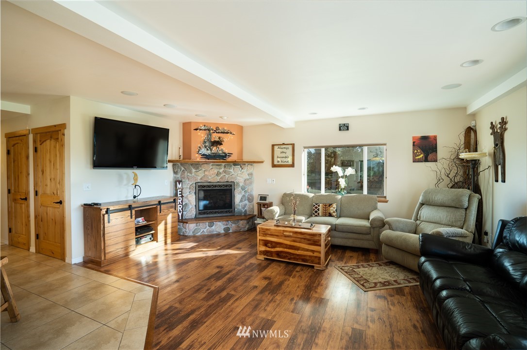 13954 Avon Allen Road Mount Vernon, WA 98273 - Photo 6 of 24 Gallery Image 6