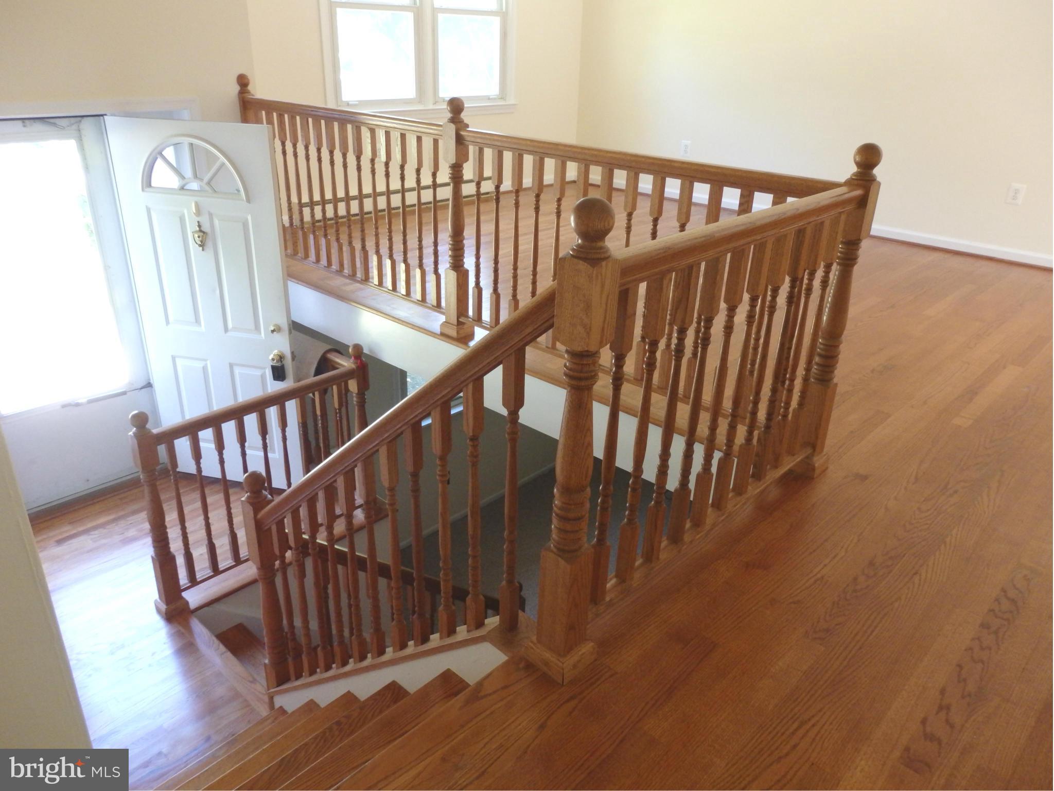 8607 Rocky Springs Road Frederick, MD 21702 - Photo 3 of 27 Beautiful oak staircase and railings