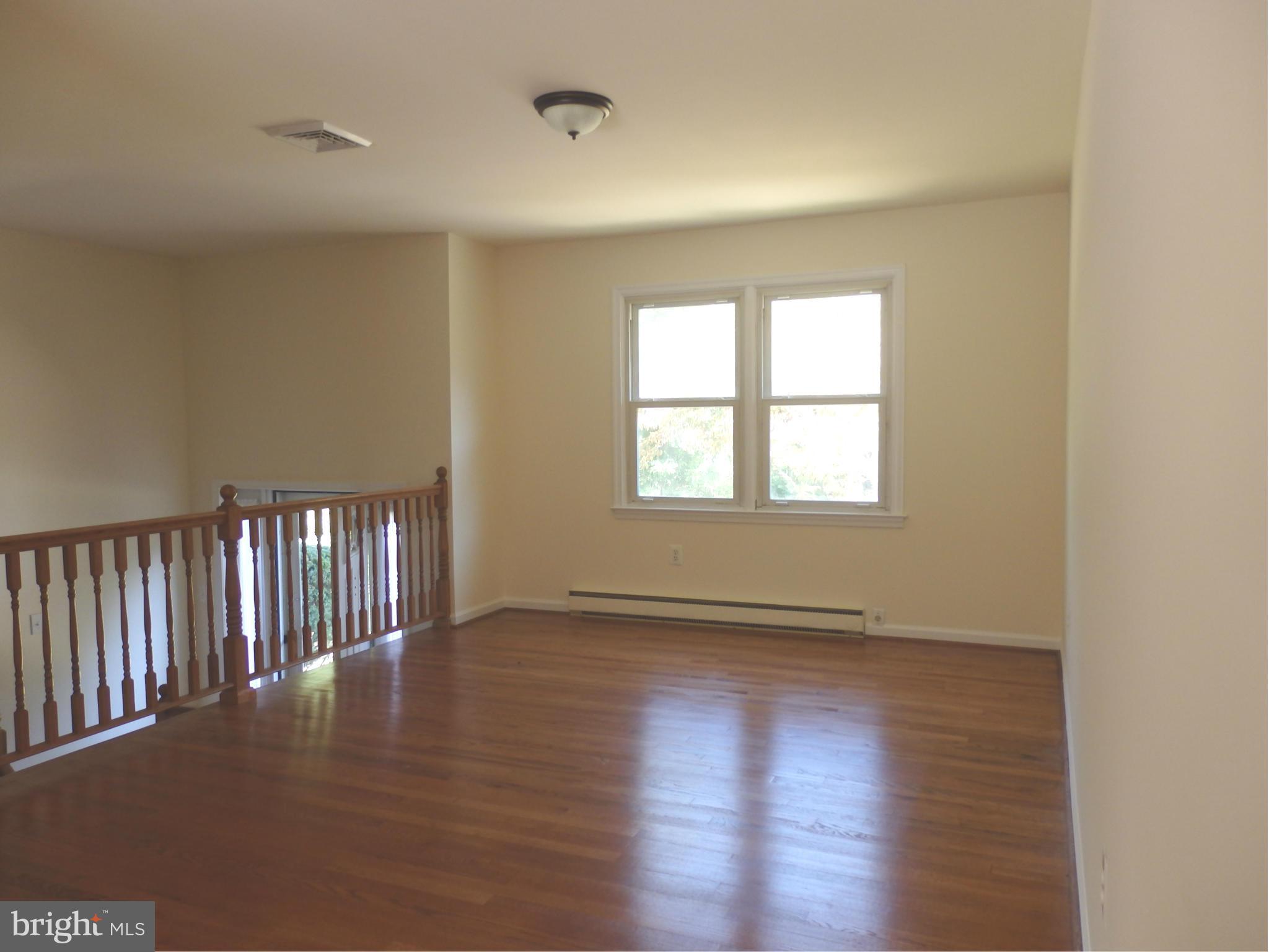 8607 Rocky Springs Road Frederick, MD 21702 - Photo 4 of 27 Living Room has hardwood floors