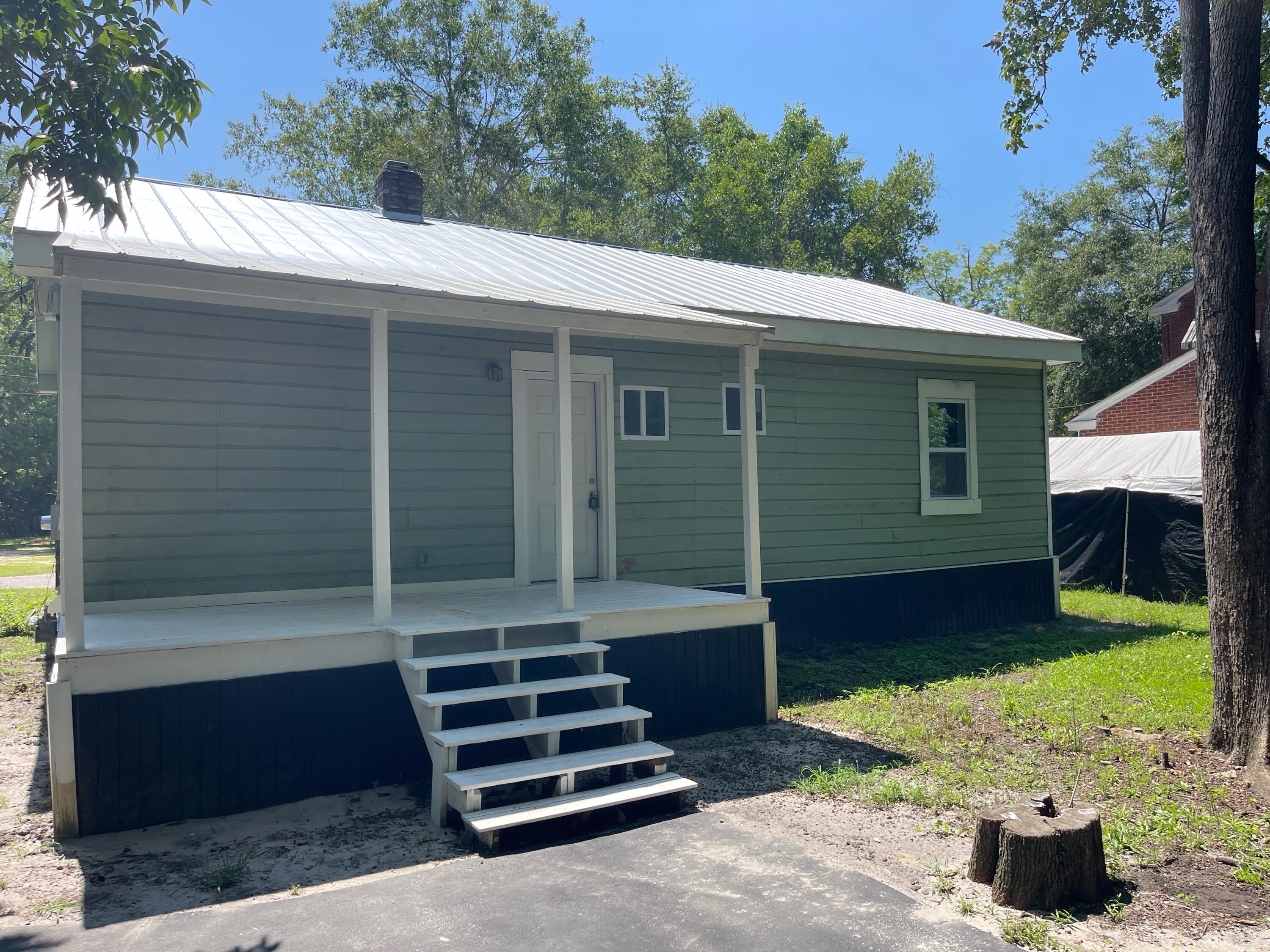 103 Ann Street St. George, SC 29477 - Photo 11 of 20 large coveredback porch