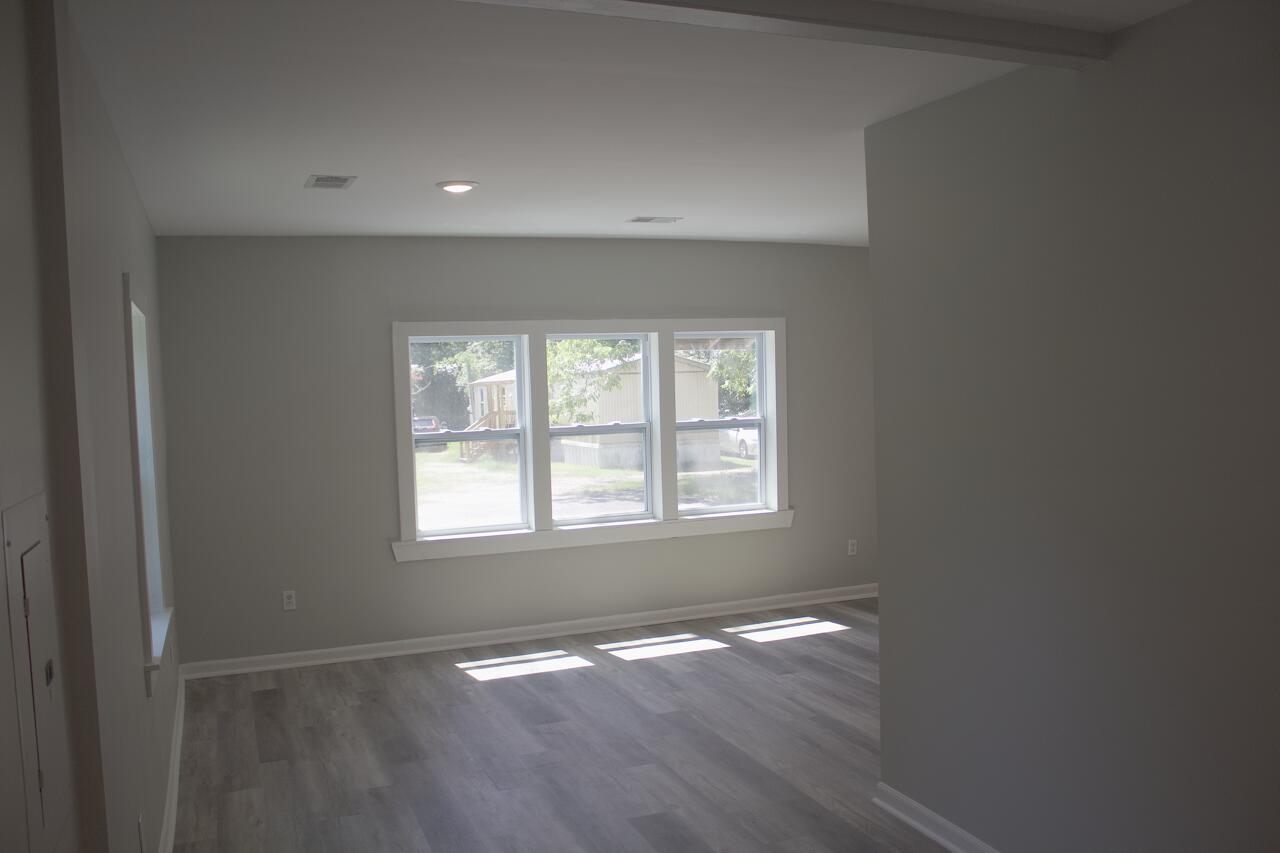103 Ann Street St. George, SC 29477 - Photo 10 of 20 Dining/Family room