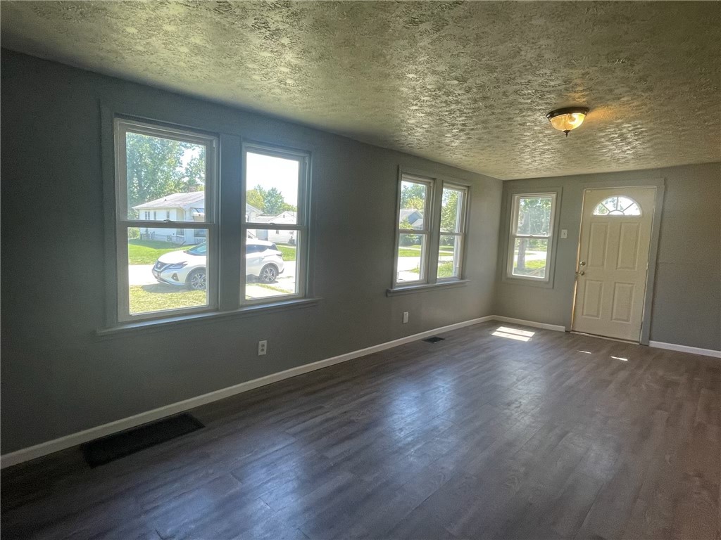 635 North Virginia Avenue Decatur, IL 62522 - Photo 5 of 10