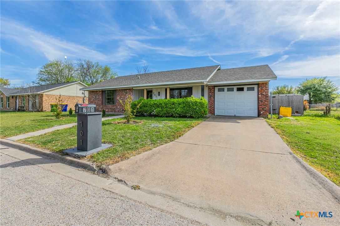 701 Steven Street Troy, TX 76579 - Photo 2 of 25