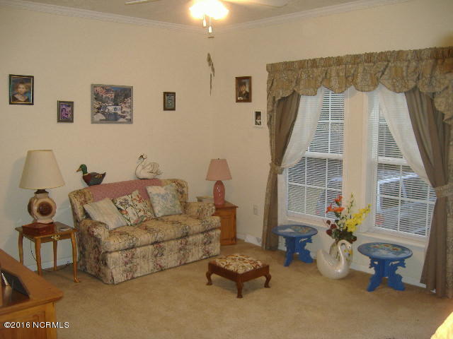 299 Anchor Road Beaufort, NC 28516 - Photo 7 of 16 Living Room