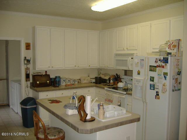 299 Anchor Road Beaufort, NC 28516 - Photo 8 of 16 Kitchen