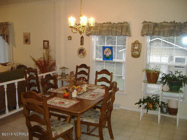 299 Anchor Road Beaufort, NC 28516 - Photo 9 of 16 Dining Area