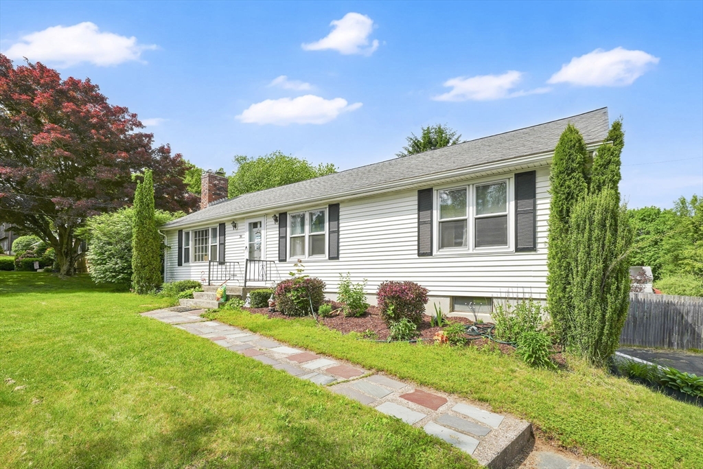 36 Braintree Road West Springfield, MA 01089 - Photo 3 of 42