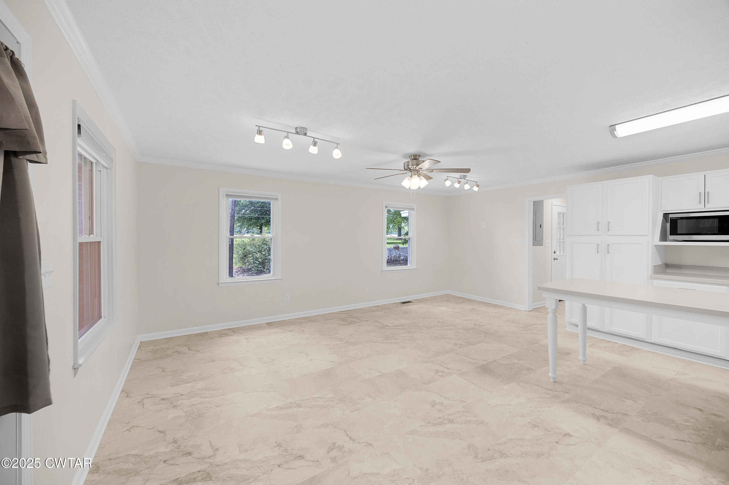 2901 Beech Bluff Road Jackson, TN 38301 - Photo 9 of 23 an empty room with windows and ceiling fan