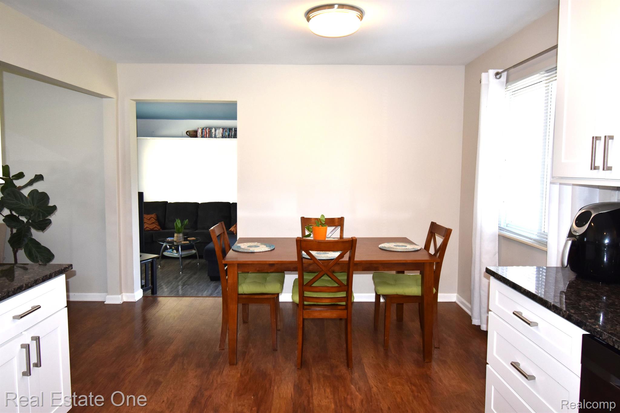 6051 Rocking Chair Road Grand Blanc, MI 48439 - Photo 16 of 43 Dining Area