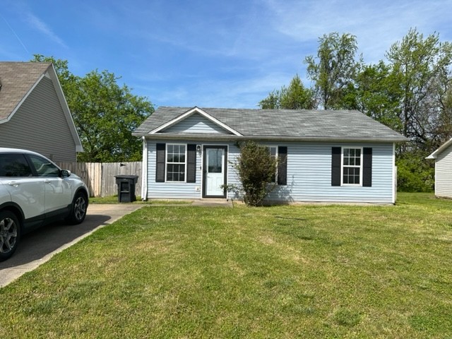 1017 Shadow Ridge Avenue Oak Grove, KY 42262 - Photo 1 of 15 a view of a house with a garden