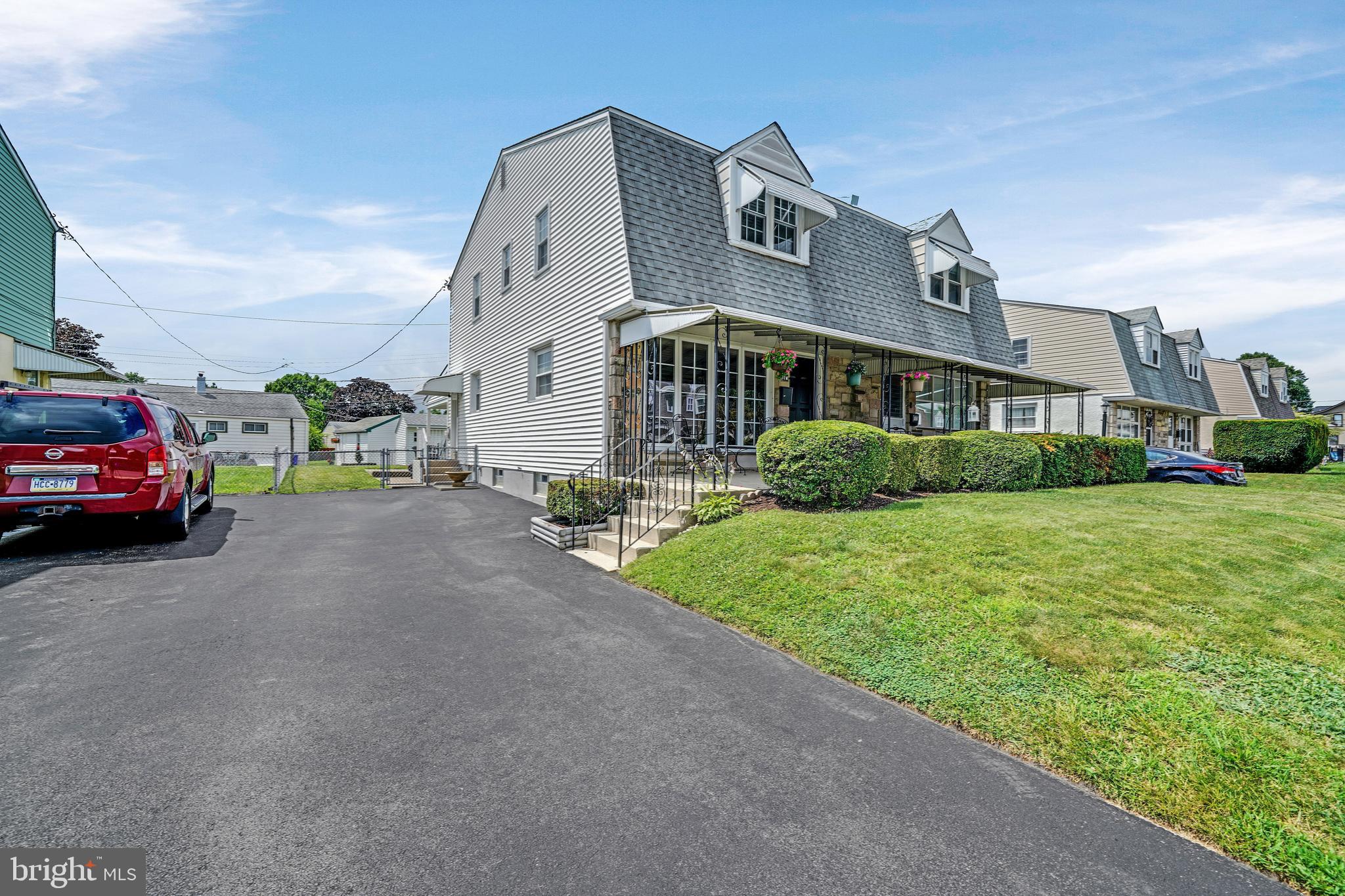 124 Beechwood Road Brookhaven, PA 19015 - Photo 2 of 18 Gallery Image 2