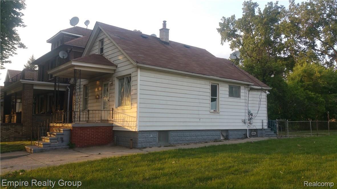 2928 Roulo Street Dearborn, MI 48120 - Photo 3 of 17 20170602_201311.jpg