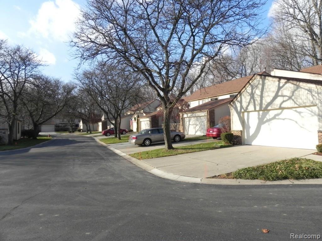 23175 Farmington Road Farmington, MI 48336 - Photo 31 of 31 Sought after Wynset Complex