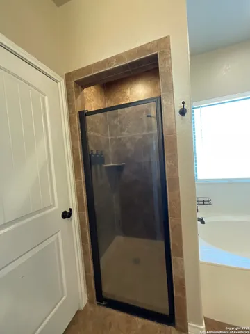 a view of empty room with window